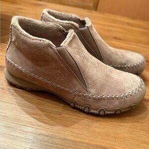 Skechers relaxed fit air cooled memory foam booties !